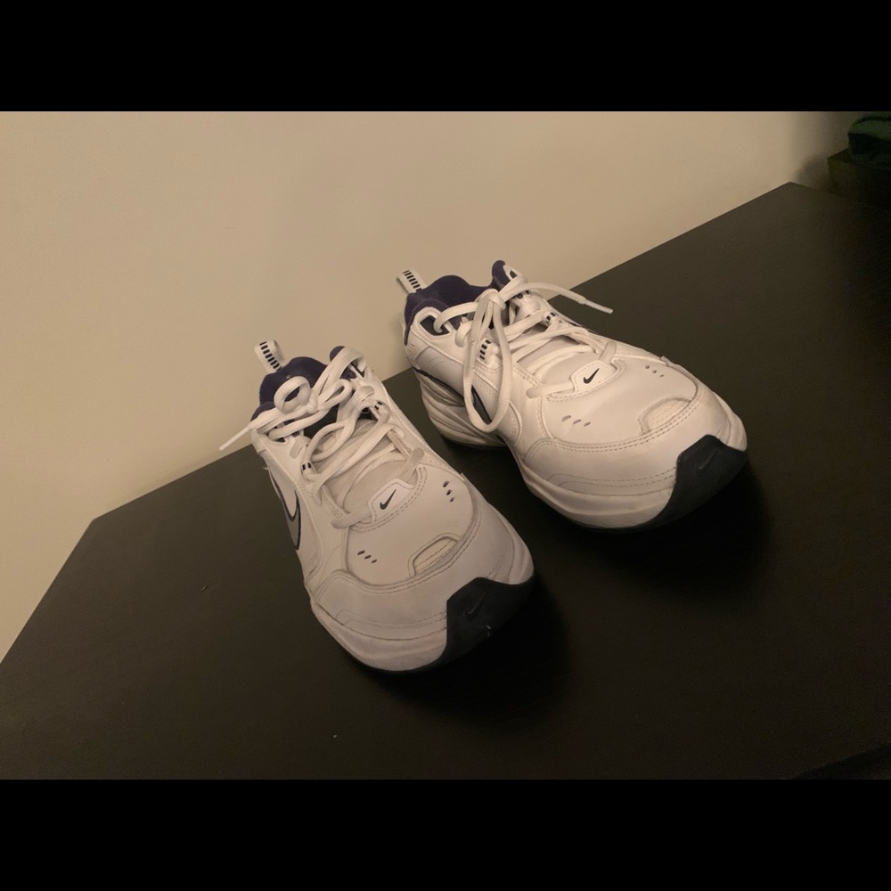 Nike air monarch